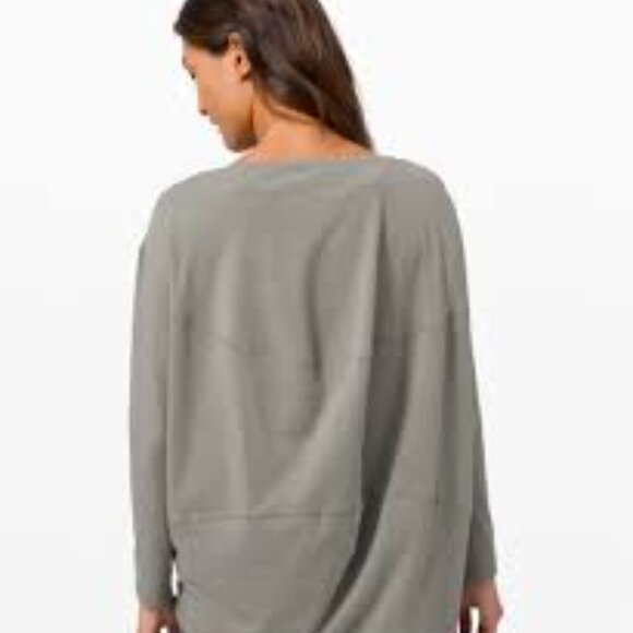 Lululemon Back In Action Long Sleeve IN GREY SIZE 6 YOGA WORKOUT ATHLETIC - Picture 2 of 7